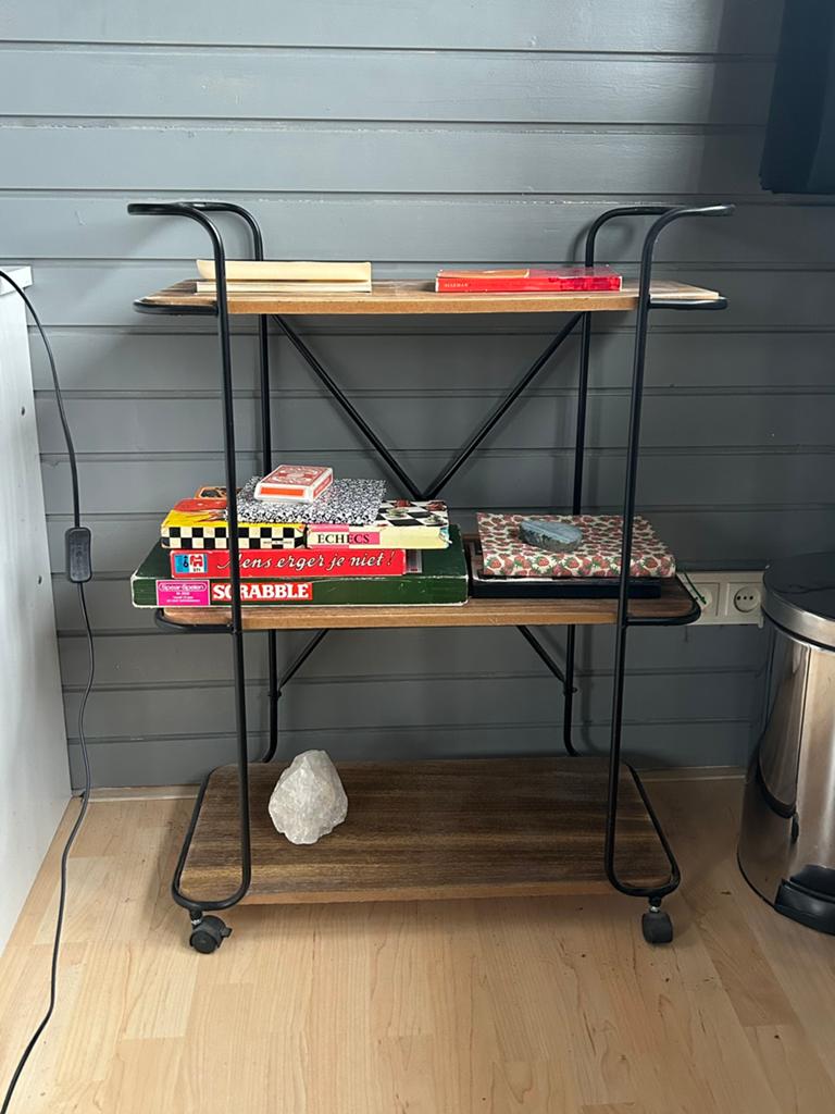Leuk industrieel kastje / roltafel op wieltjes, Ophalen of Verzenden, Zo goed als nieuw