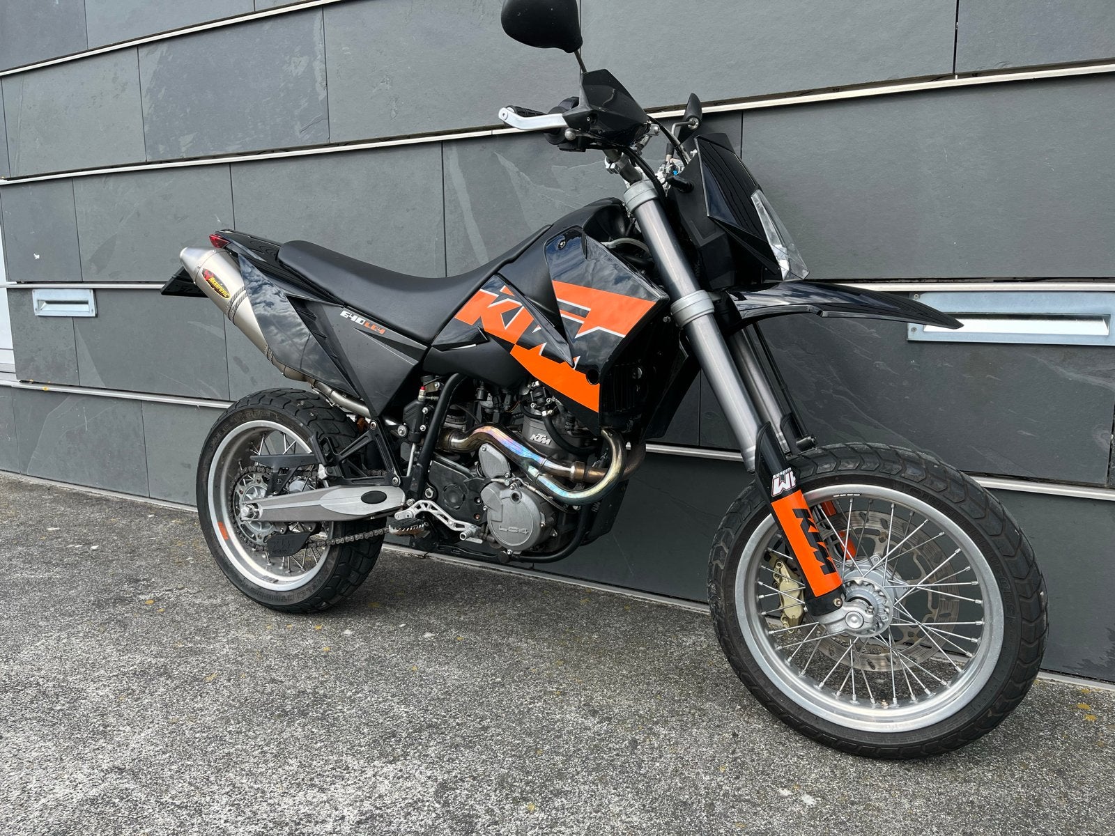 KTM 640 SM uit 2007 met Akrapovic, Sportuitlaat, Motorrijbewijs A, Gebruikt, Particulier