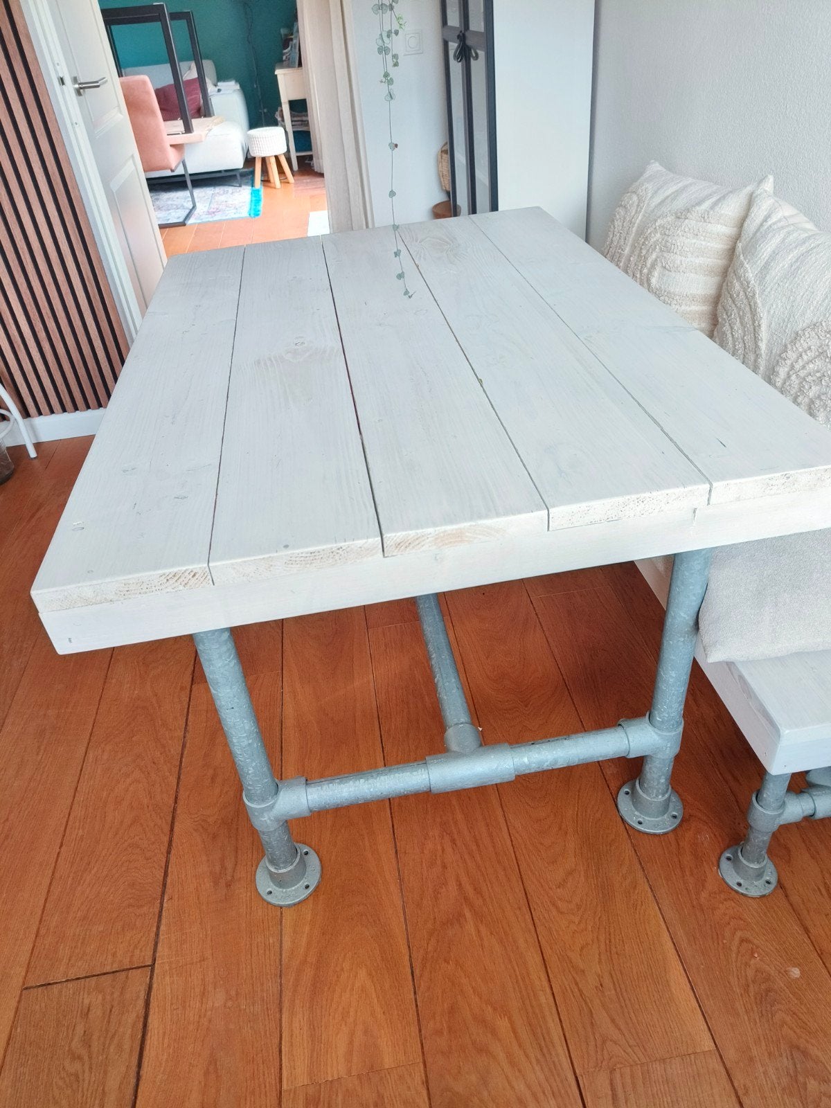 Stoere steigerhouten tafel met steigerbuizen - White wash, Gebruikt, 100 tot 150 cm, Industrieel, Landelijk, 50 tot 100 cm