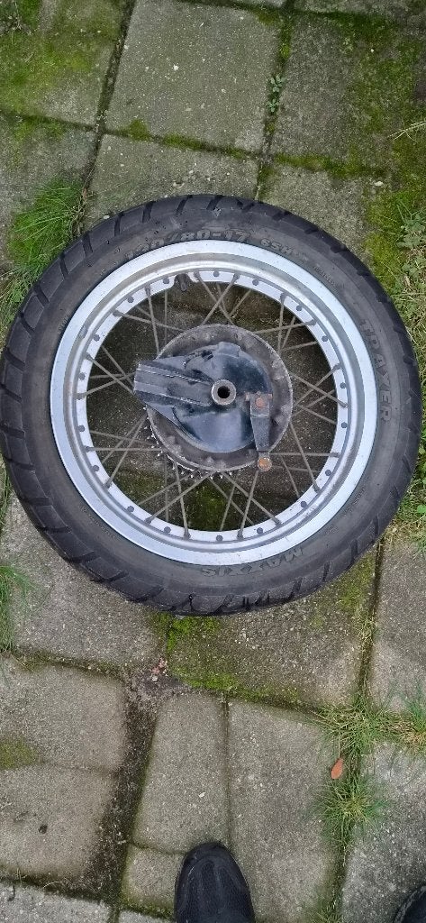 Motorfiets achterwiel met band 180/80-17, Ophalen, Gebruikt