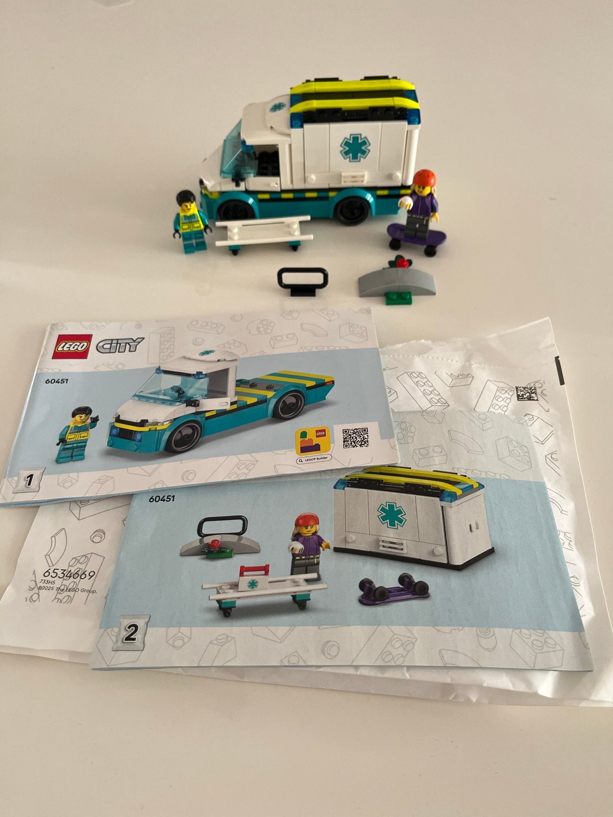 LEGO City Ambulance en Skater (60451) - Zo goed als nieuw, Ophalen of Verzenden, Zo goed als nieuw