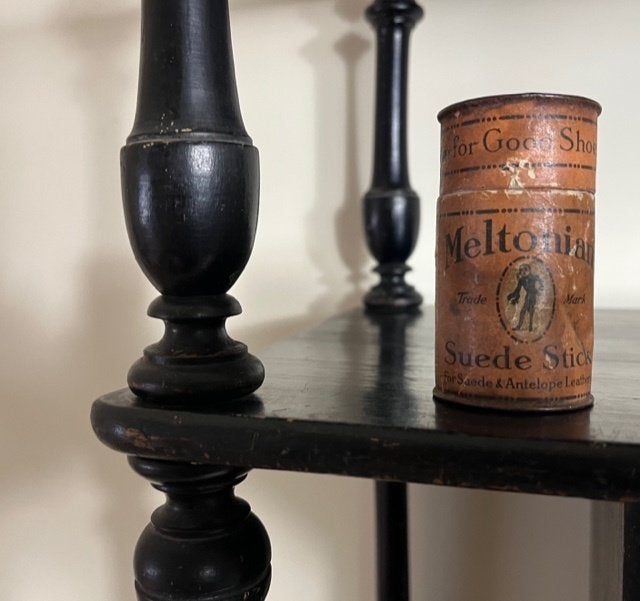 Meltonian Suede Stick in blikje uit circa 1928, Verzamelen, Blikken, Ophalen of Verzenden, Gebruikt, Overige