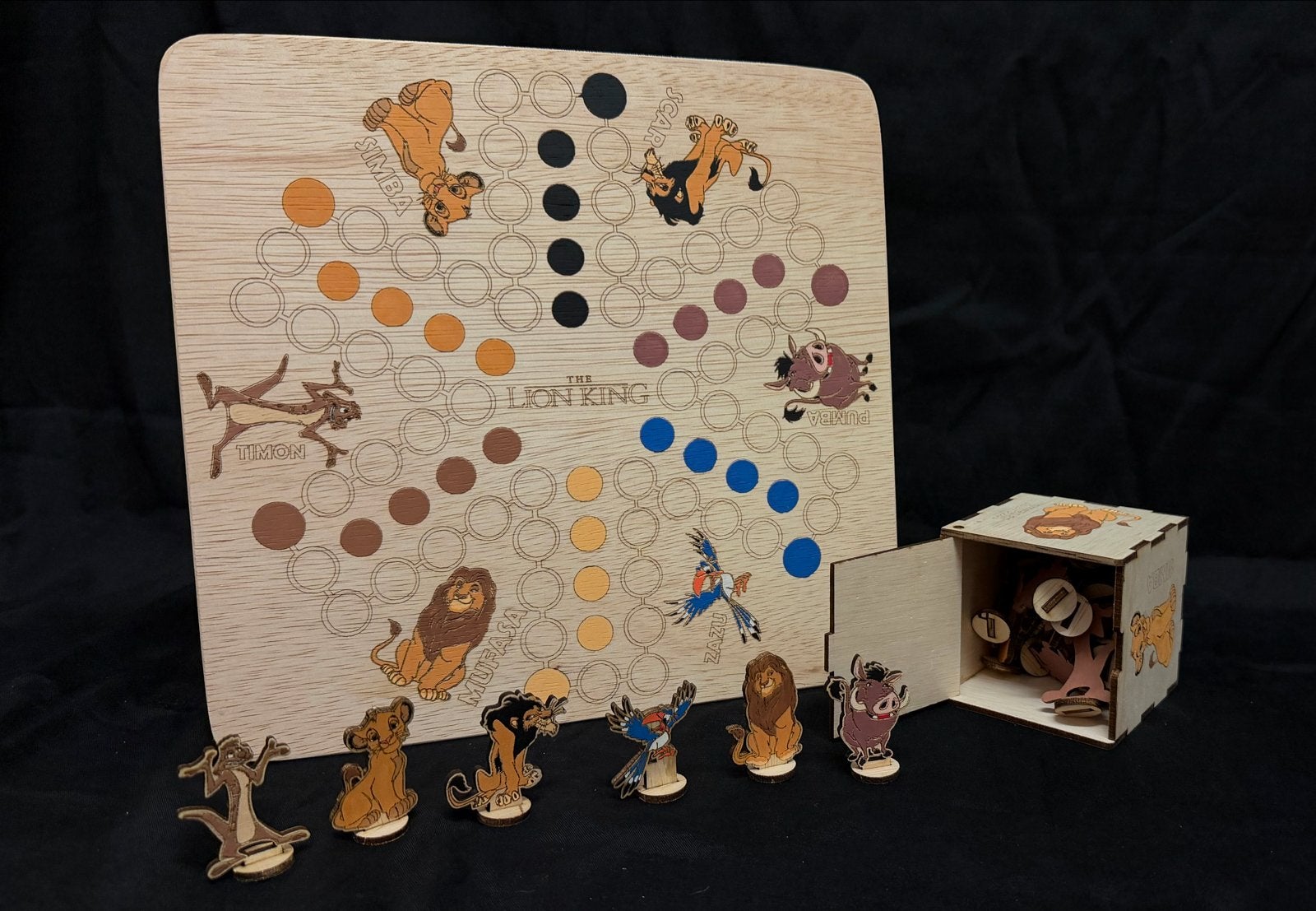 Nieuw zelfgemaakt Mens Erger Je Niet - The Lion King editie, Drie of vier spelers, Ophalen of Verzenden, Nieuw