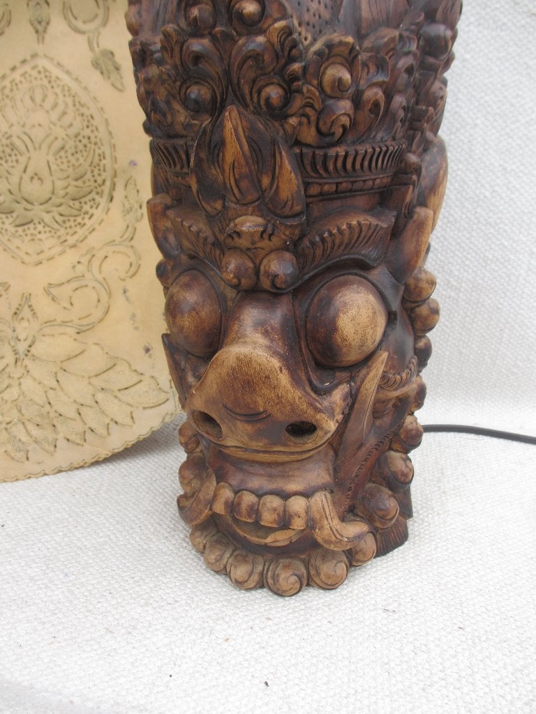 Een zware houtsnijwerk Balinese tafellamp voet jr 40/50, Gebruikt, Vintage, Met schakelaar, 63 cm