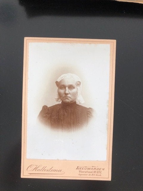 foto van vrouw met friese kap, Gebruikt, Foto, Klederdracht, Ophalen of Verzenden