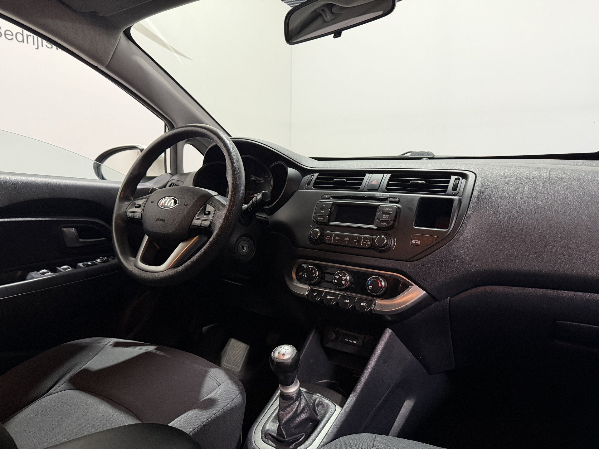 Kia Rio 1.2 CVVT Plus Pack - Airco / Radio cd / Stuurbed., Auto's, Euro 5, Gebruikt, 4 cilinders, Wit