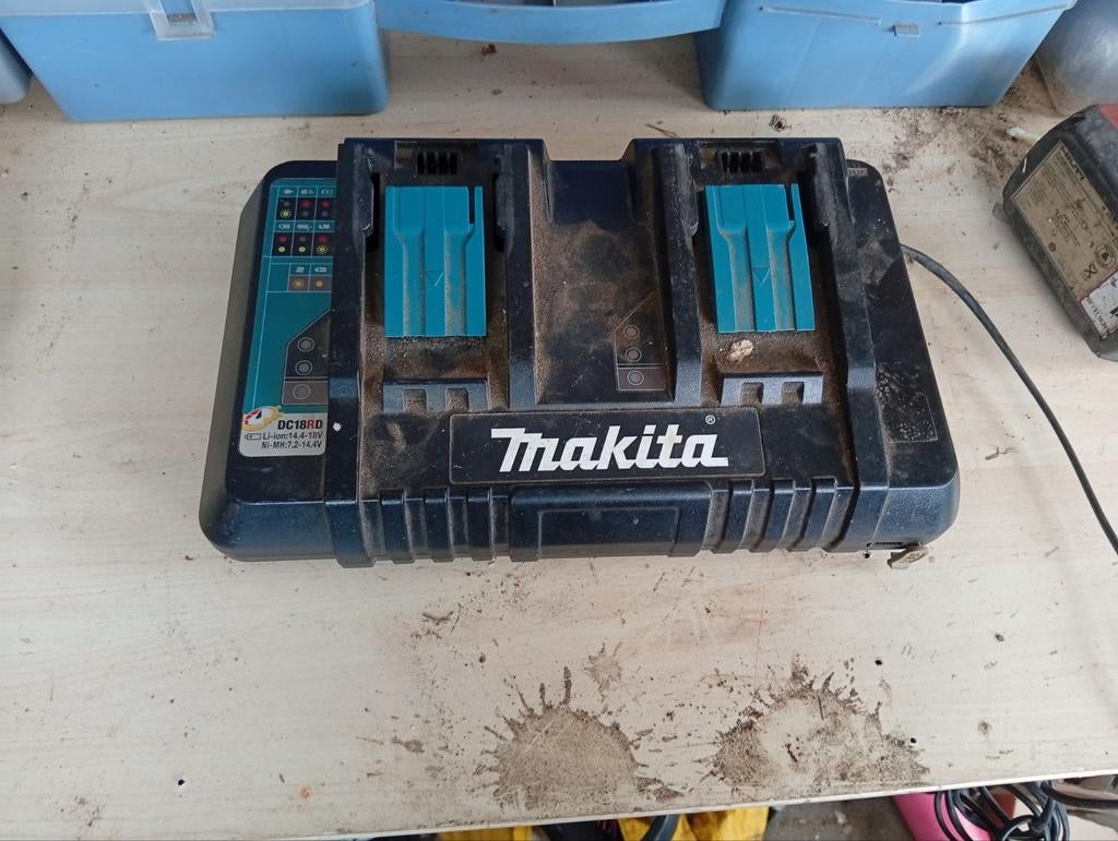 Makita Laadstation, Ophalen of Verzenden, Zo goed als nieuw