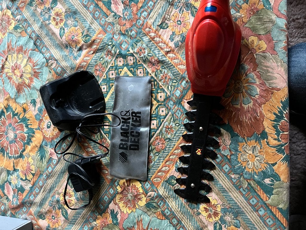 Buxusschaar, Ophalen, Zo goed als nieuw, Black & Decker