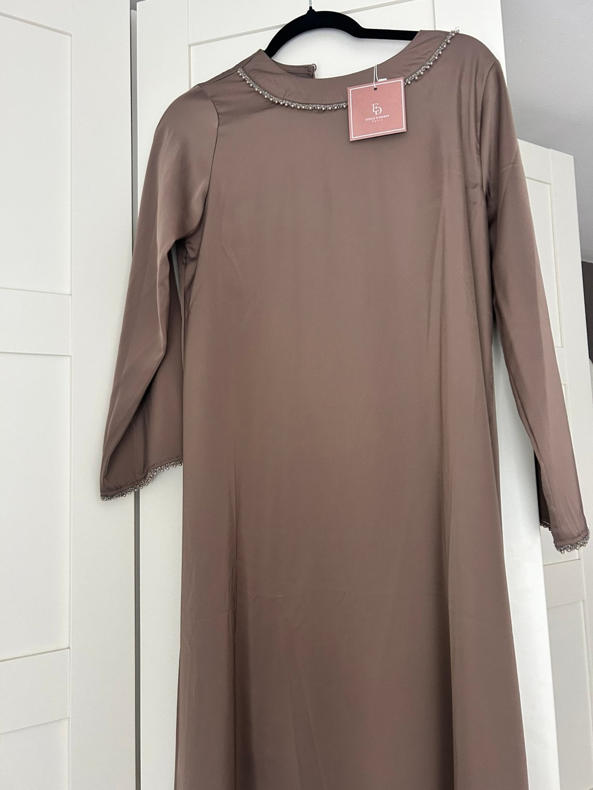 Nieuwe abaya kaftan met parels leeftijd 14/15 jaar, Ophalen of Verzenden, Zo goed als nieuw, Maat 34 (XS) of kleiner, Onder de knie