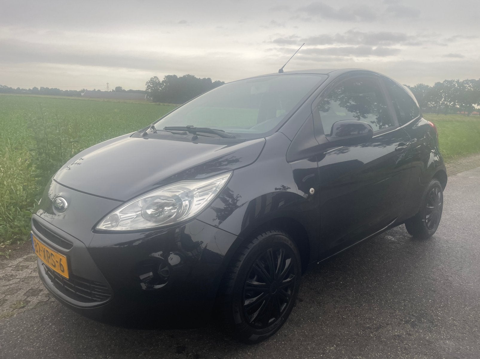 Ford Ka 1.2 69pk 2012 Zwart AIRCO!, Auto's, Voorwielaandrijving, 1242 cc, 4 cilinders, 4 stoelen