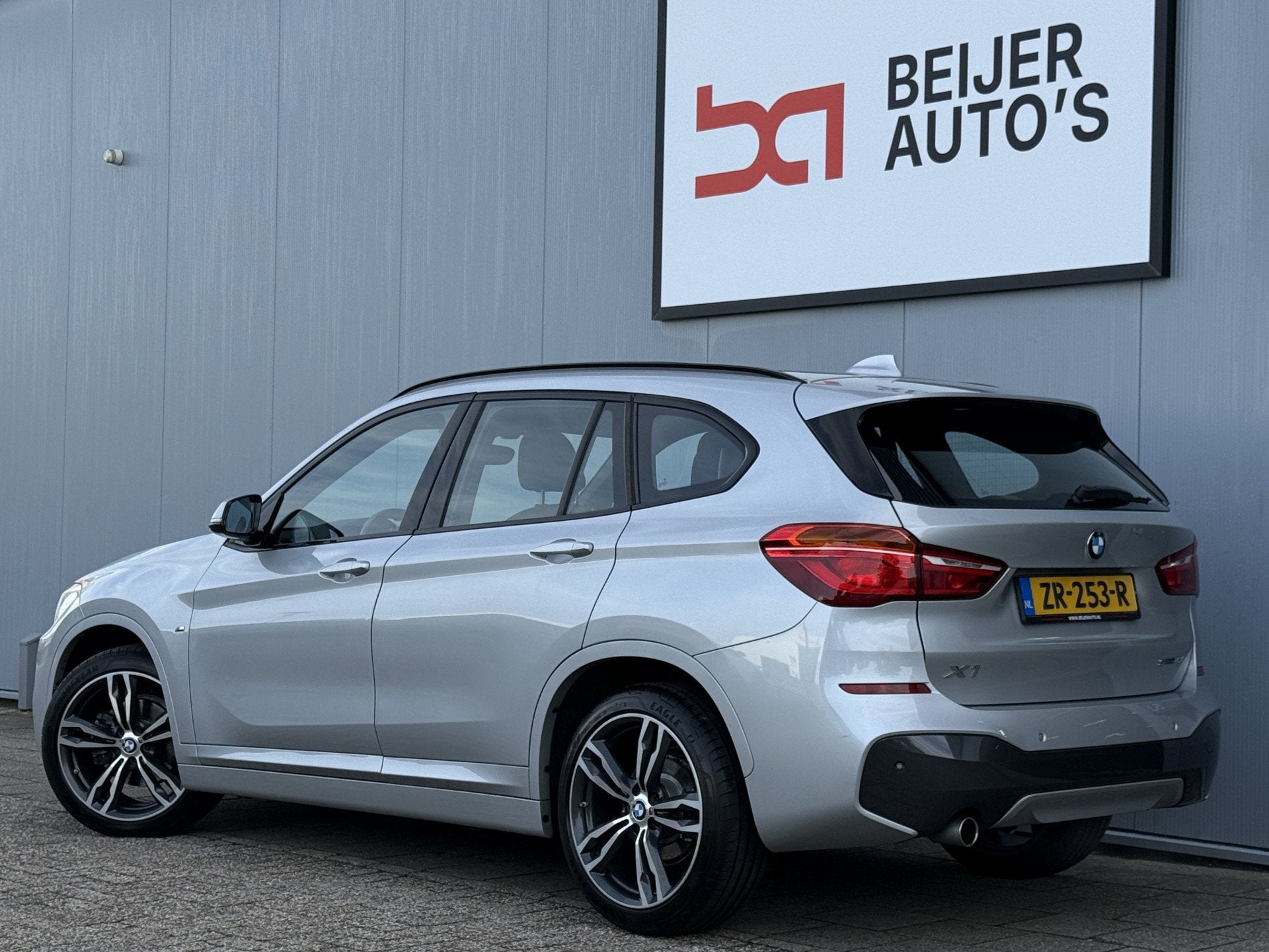 BMW X1 sDrive18i Executive Edition Automaat M-Pakket/Dealer/, Dealer onderhouden, Gebruikt, Euro 6, Alcantara