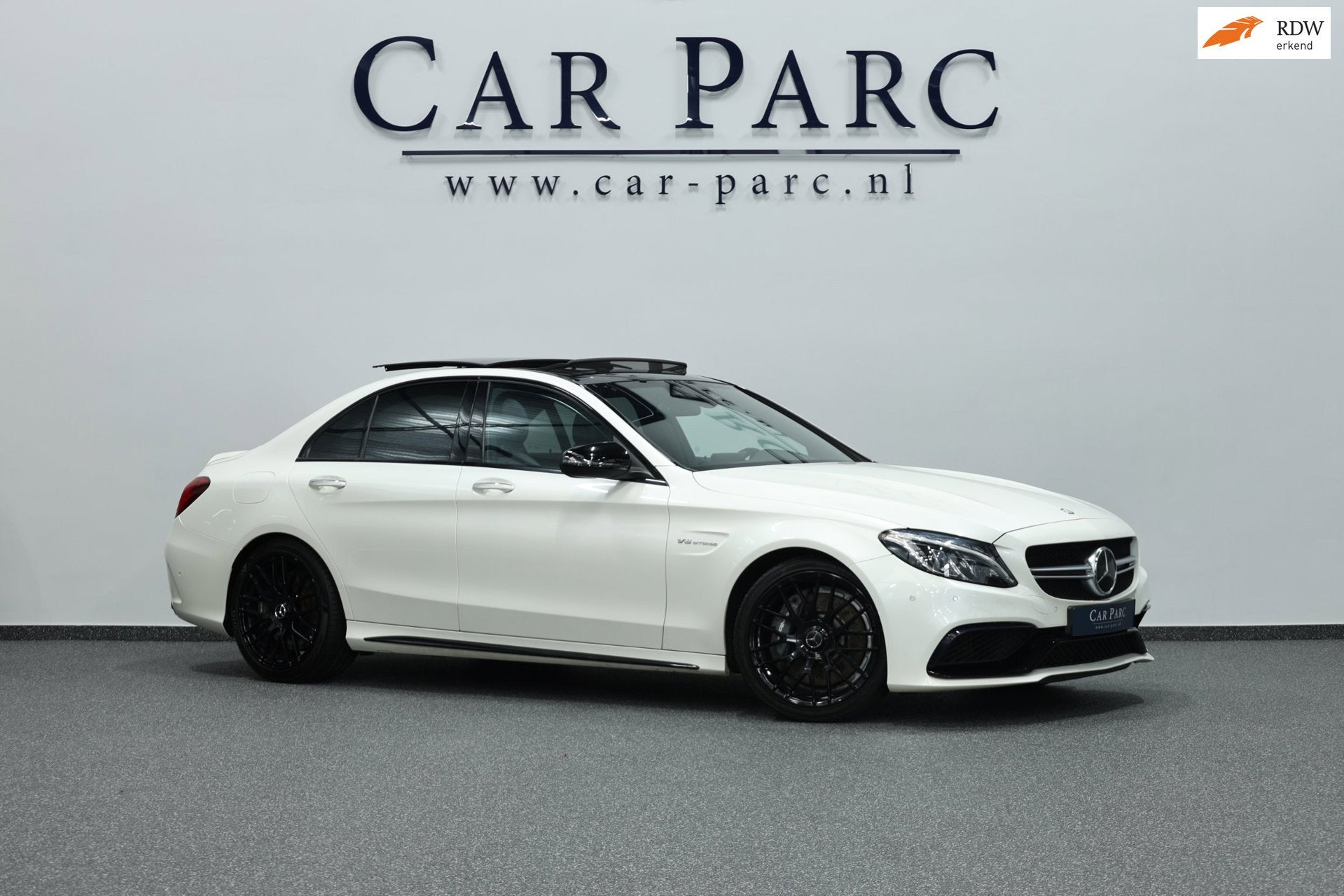 Mercedes-Benz C-klasse AMG 63 LED/SFEER/PANO/LEDER+S.VERWARM, Auto's, Automaat, Dealer onderhouden, Achterwielaandrijving, Gebruikt