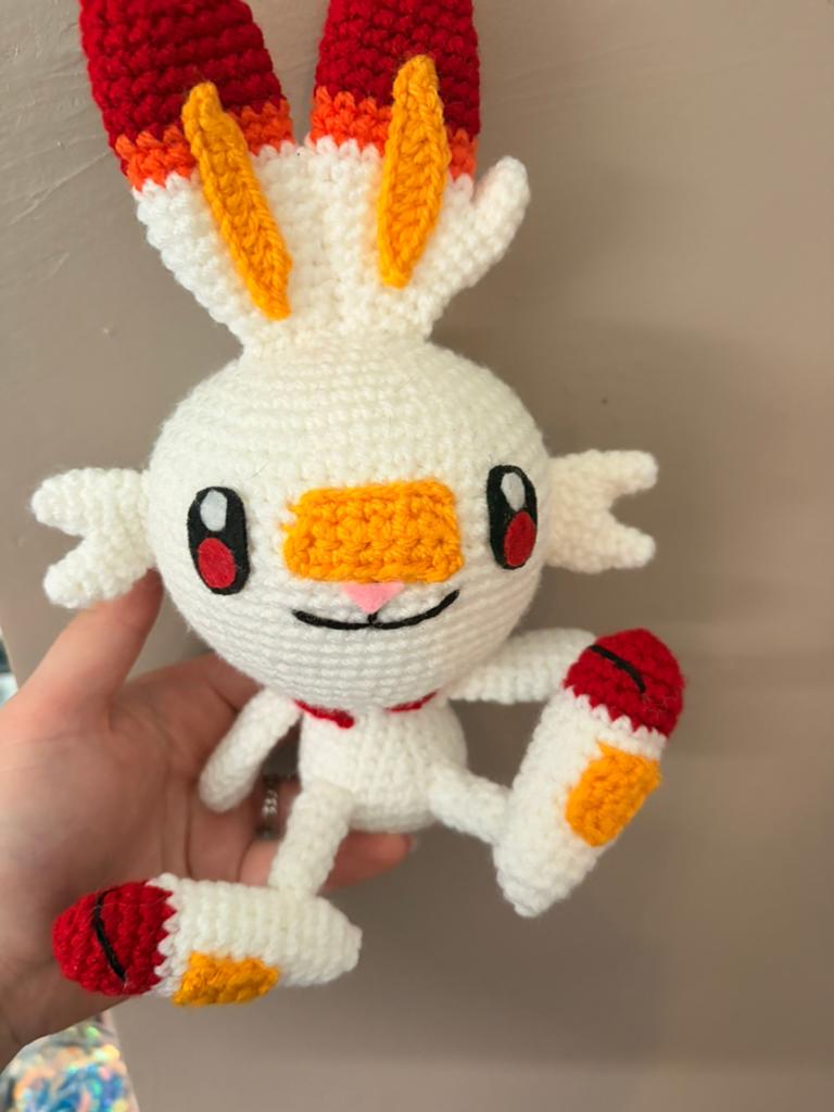 Pokemon scorbunny gehaakt, Ophalen of Verzenden, Zo goed als nieuw