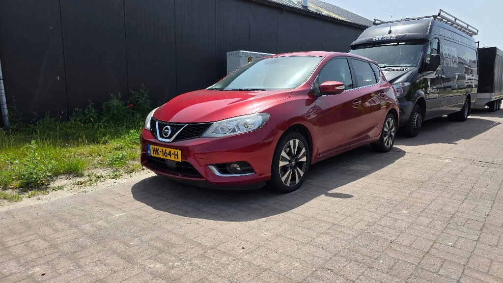 Nissan Pulsar motor defect 1.2 Dig-t 85KW Xtronic 2015 Rood, Auto's, Nissan, 4 cilinders, Origineel Nederlands, Bedrijf, 1180 kg