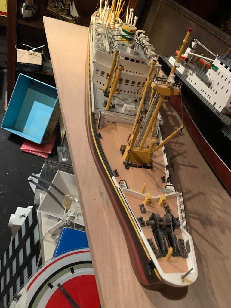 Zeer grote model schip, Ophalen, Zo goed als nieuw