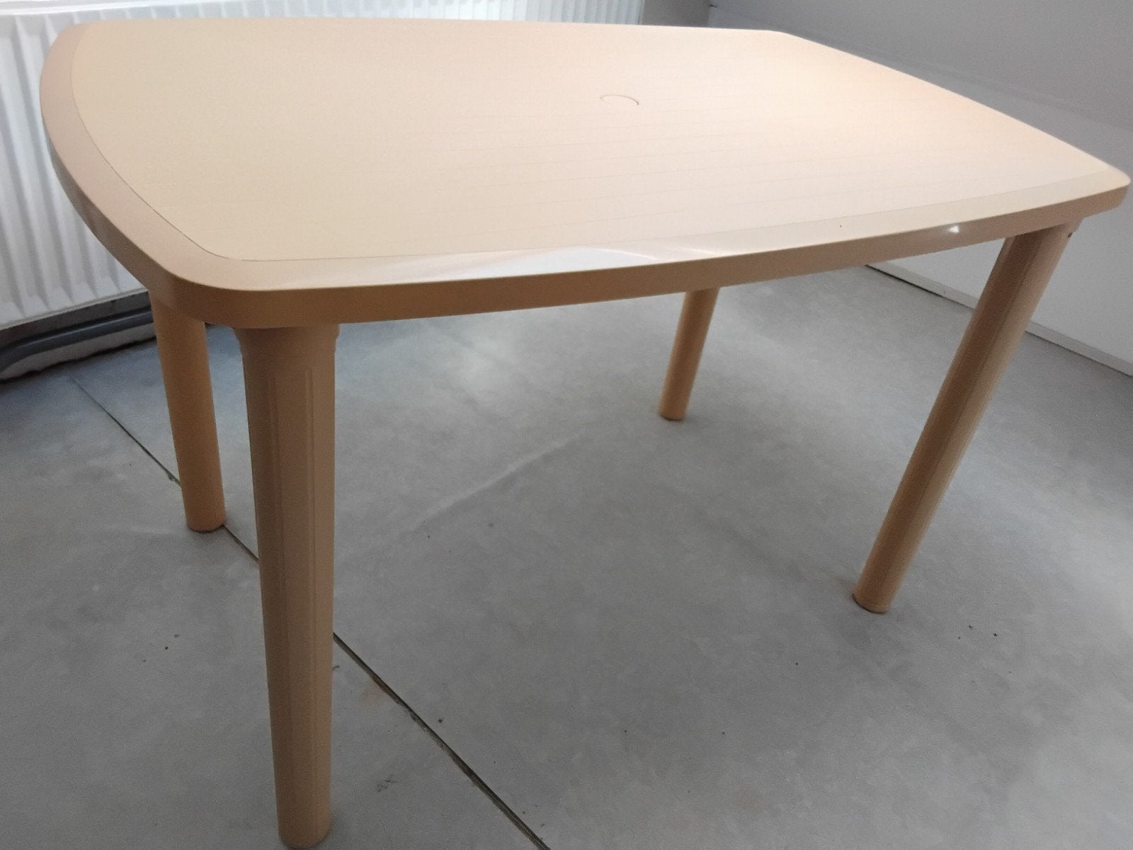 Kunststof tafel, Ophalen, Kunststof, Gebruikt, 100 tot 150 cm