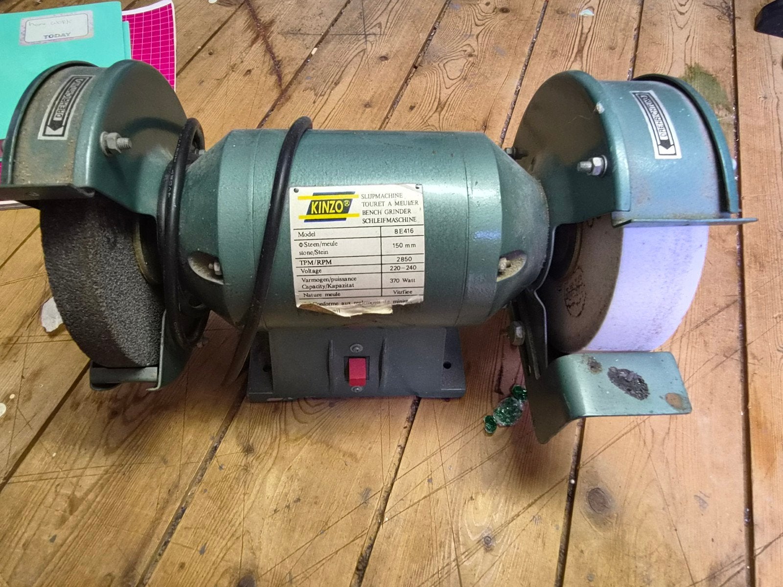 Kinzo dubbele tafelslijpmachine 370W – 150 mm slijpstenen, Doe-het-zelf en Verbouw, Ophalen, Minder dan 700 watt, Werkbankslijpmachine
