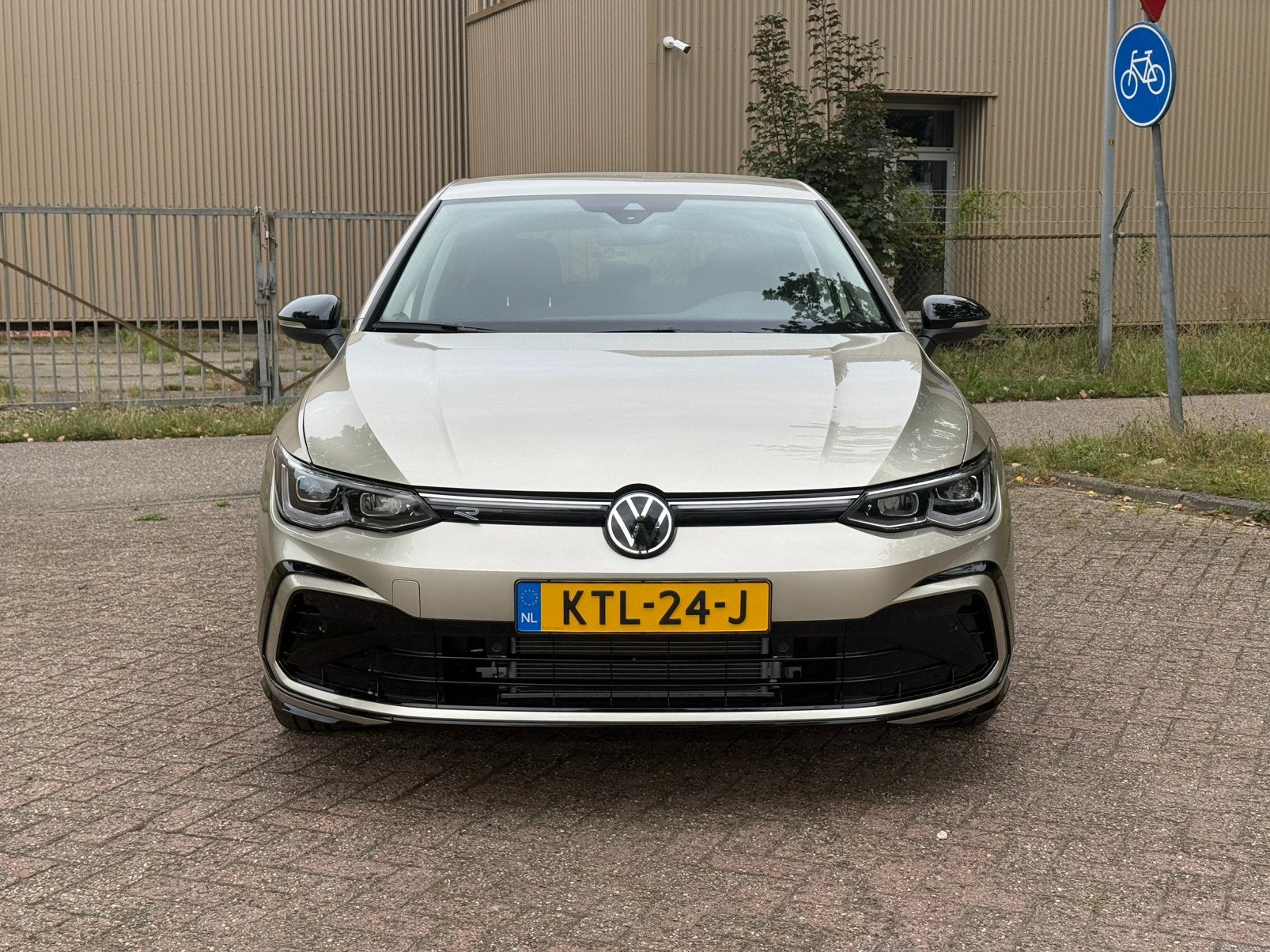Volkswagen Golf 8 1.5 eTsi R-Line Dsg 2023., Stof, 4 cilinders, Bedrijf, Golf