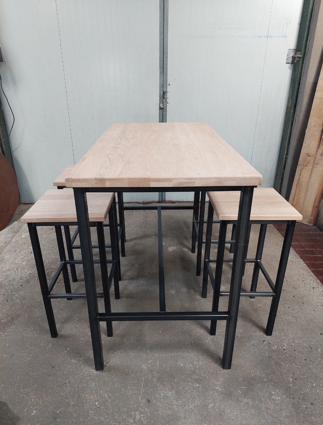 Eiken bartafel met vier krukken, Ophalen, Nieuw