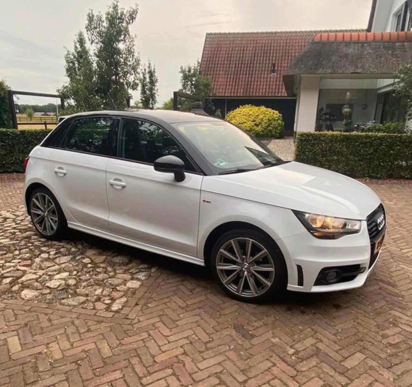 Audi A1 1.2 Tfsi 63KW SB 2013 Wit, Auto's, Voorwielaandrijving, 4 cilinders, Wit, Origineel Nederlands