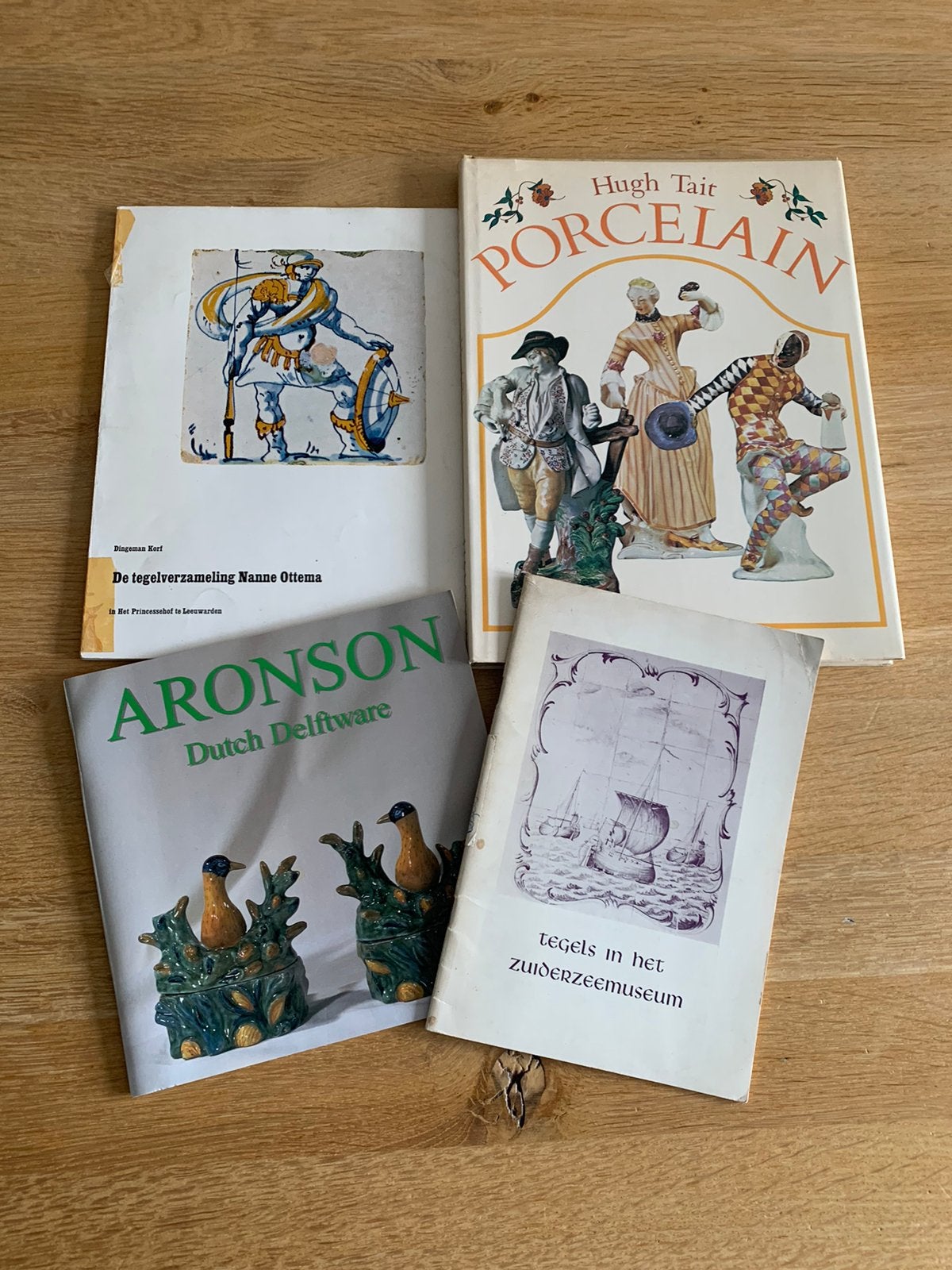 Delfts aardewerk en tegels plus porselein boeken, Ophalen of Verzenden, Gelezen, Overige onderwerpen