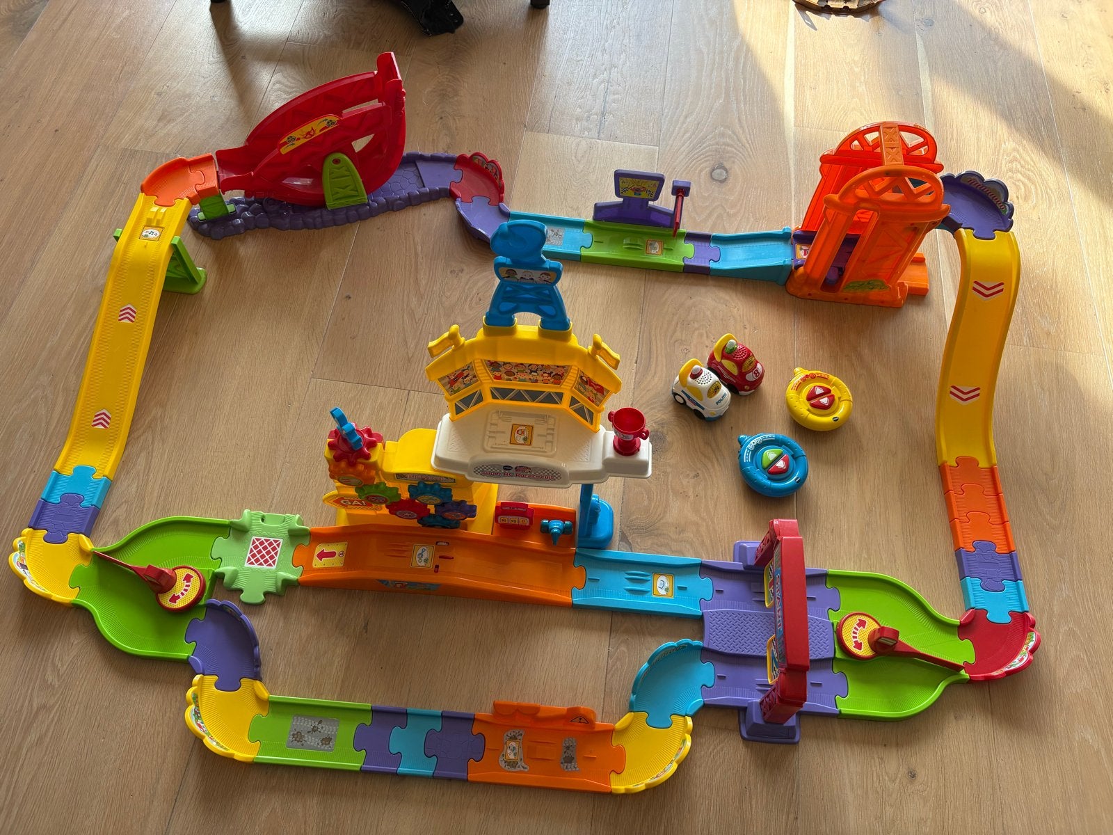 Vtech Toet Toet Racebaan met 2 auto's en afstandsbediening, Ophalen, Gebruikt, 2 tot 4 jaar