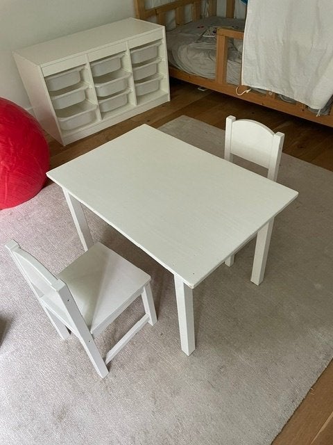 Sundvik kid's table and chairs, Ophalen, Gebruikt, Stoel(en)