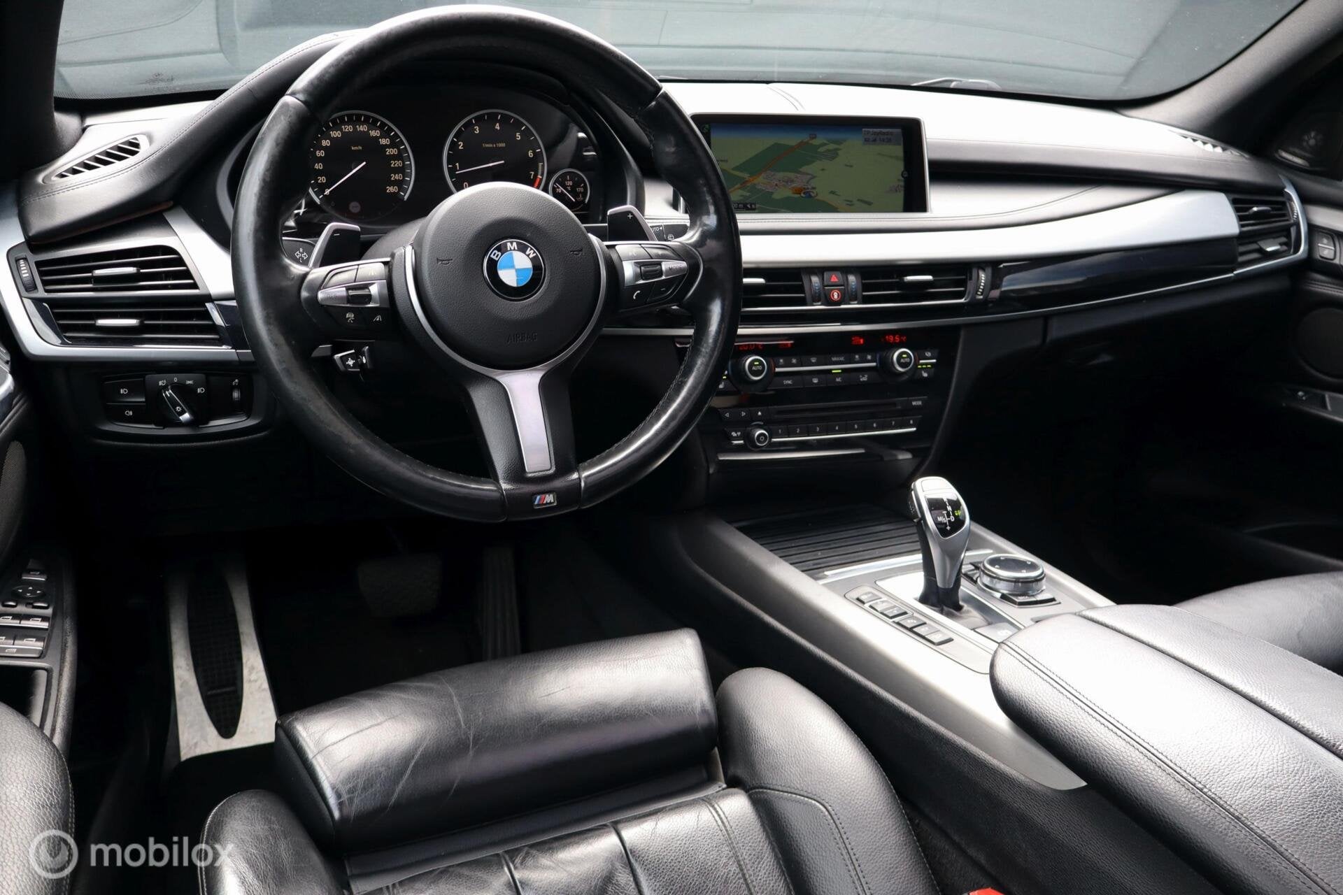 BMW X5 xDrive50i V8 7-zit volle auto! Pano| Head-up| M-Sport, Auto's, Gebruikt, 7 stoelen, Bedrijf, Vierwielaandrijving