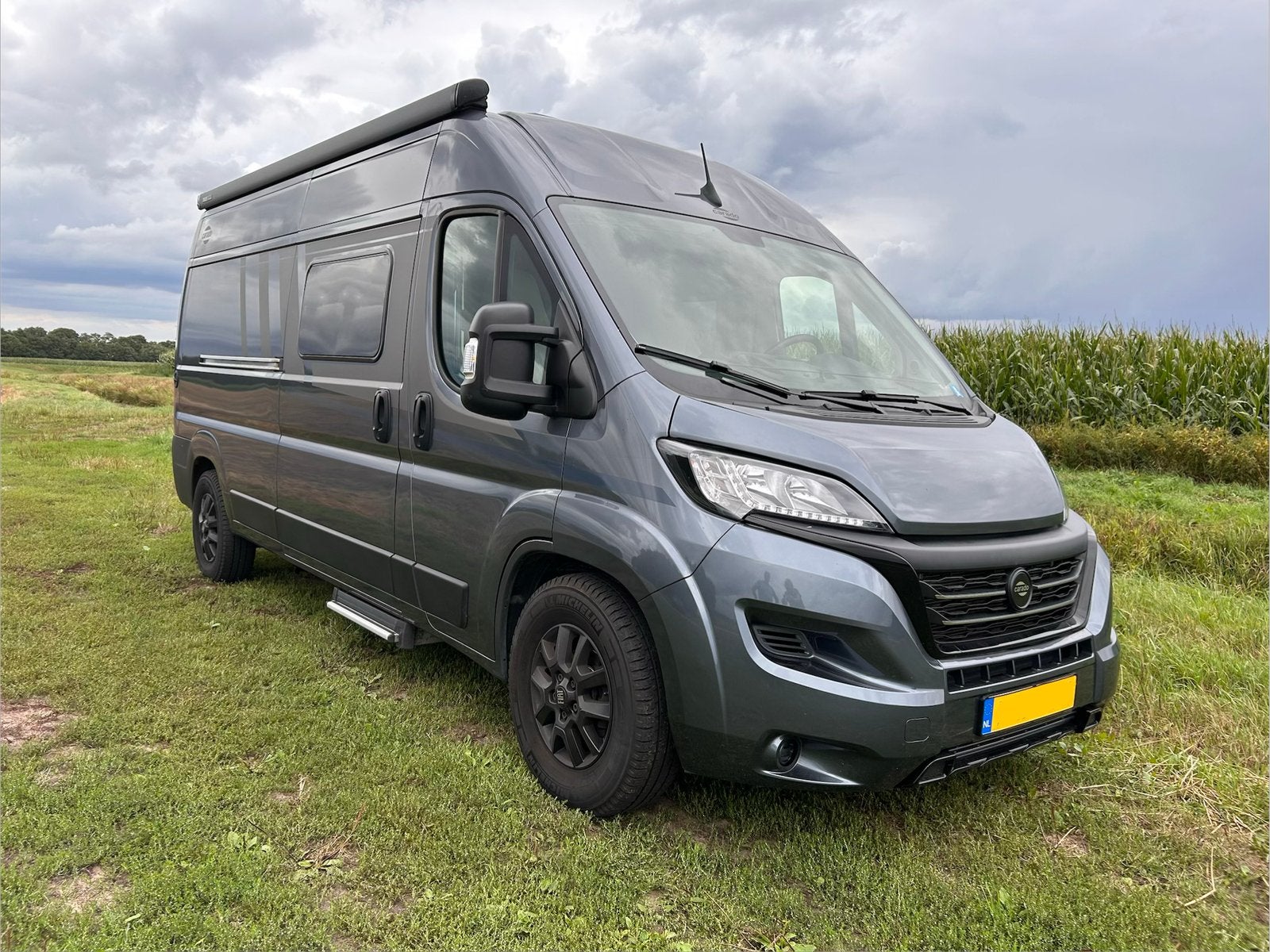 Fiat ducato carado buscamper 2.2 D 104KW 2024 Grijs, Caravans en Kamperen, Chemisch toilet, Buscamper of Camperbus, Fiat, Alarm