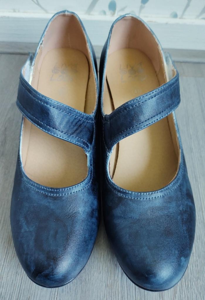 LIVA LOOP Donkerblauwe, iets gemeleerde Leren Pumps maat 41, Kleding | Dames, Pumps, Blauw, Ophalen of Verzenden, Zo goed als nieuw