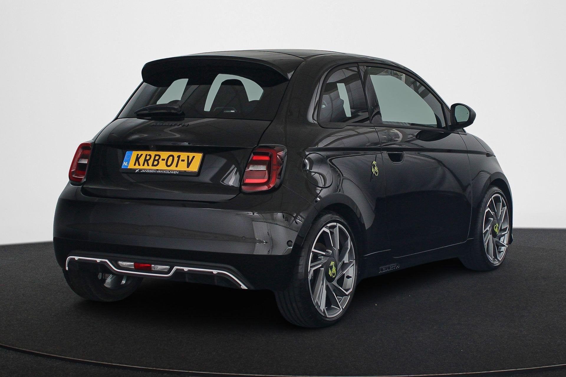 Abarth 500 Abarth Scorpionissima 42 kWh Panoramadak JBL Stoe, Auto's, Abarth, Gebruikt, Zwart, 4 stoelen, Alcantara