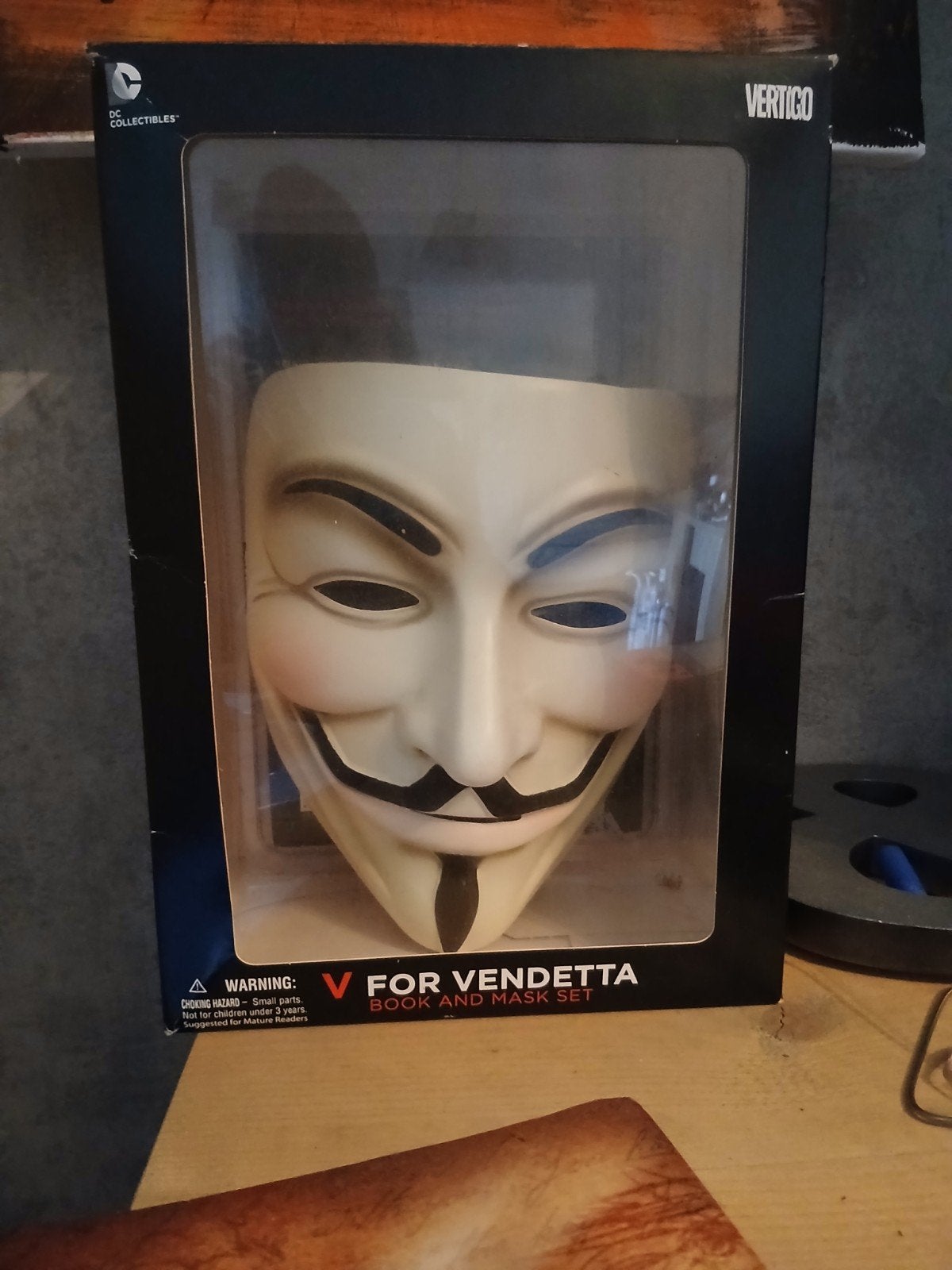 V for Vendetta officieel masker met stripboek, Verzenden, Zo goed als nieuw, Film en tv, Overige typen
