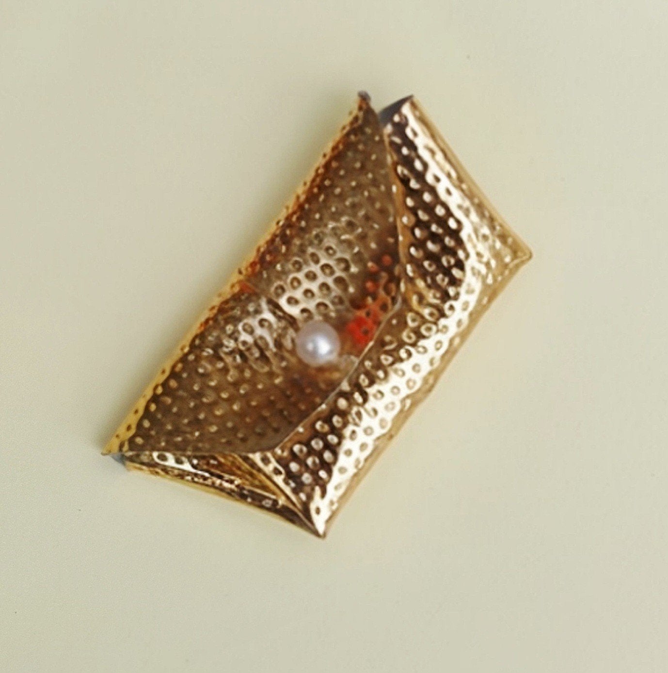 Vintage Barbie tasje goud clutch retro Mattel jaren 60, Verzamelen, Poppen, Ophalen of Verzenden, Gebruikt, Accessoires
