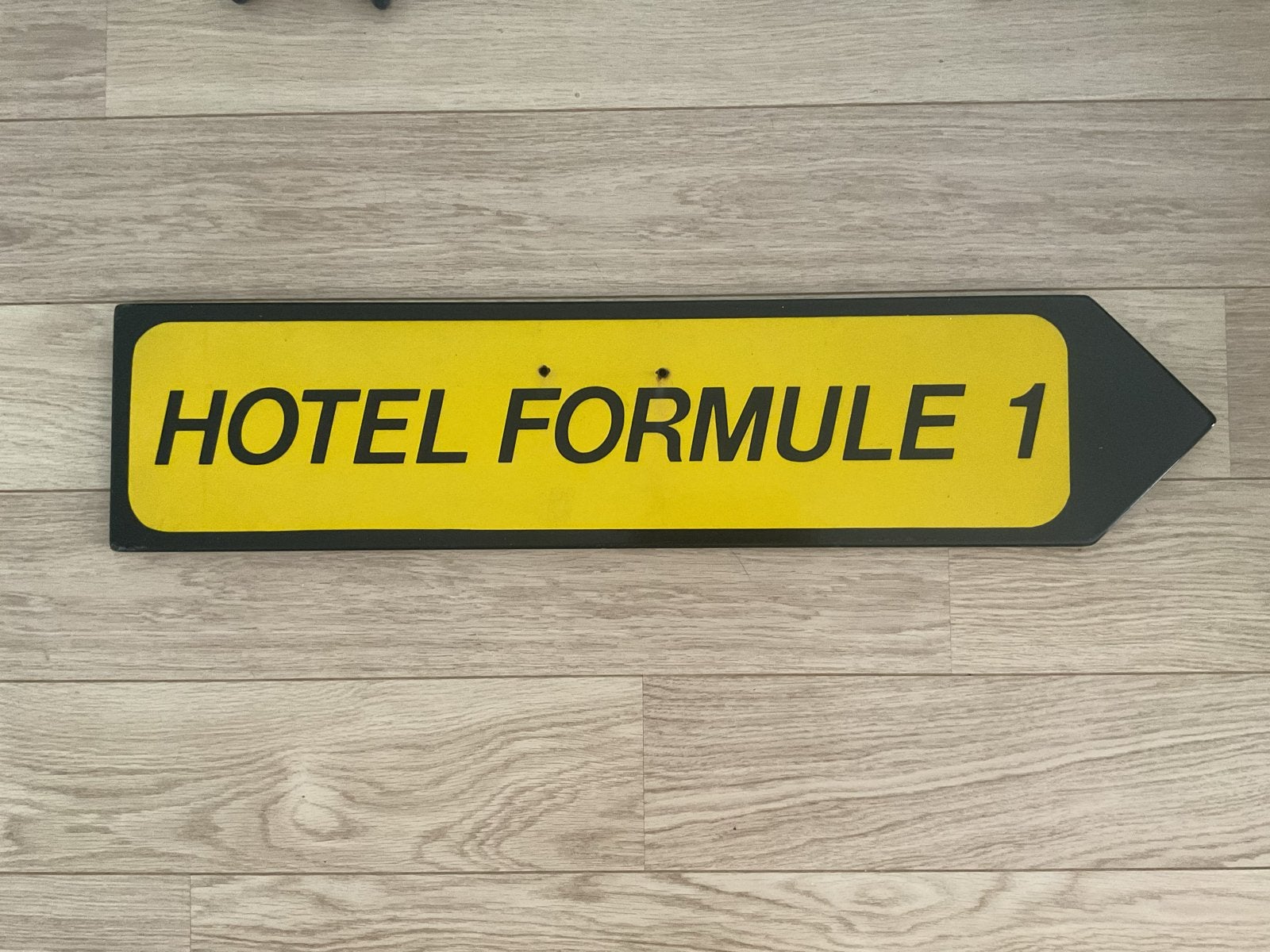 Hotel Formule 1 Reclamebord - Vintage METAAL, Ophalen of Verzenden, Gebruikt, Formule 1