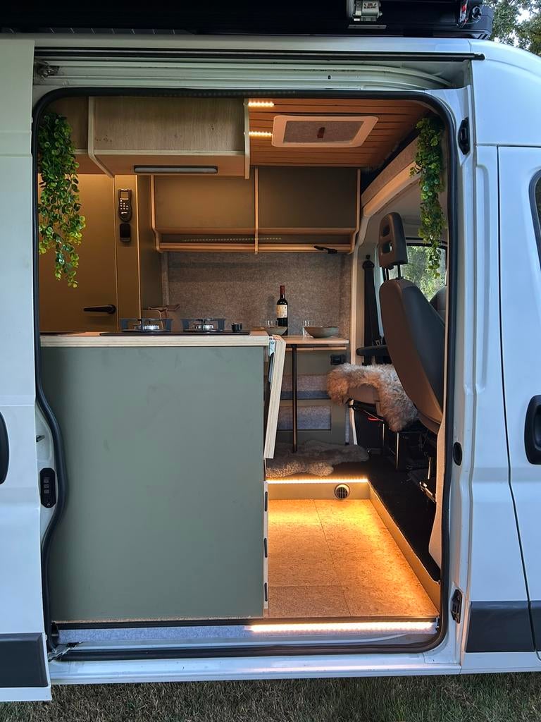 Buscamper Camper Peugeot Boxer off grid, Buscamper of Camperbus, Tot en met 2, Diesel, Particulier