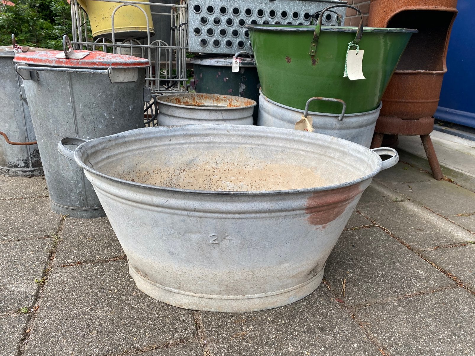 Zinken wasteil uit grootmoederstijd, Ophalen