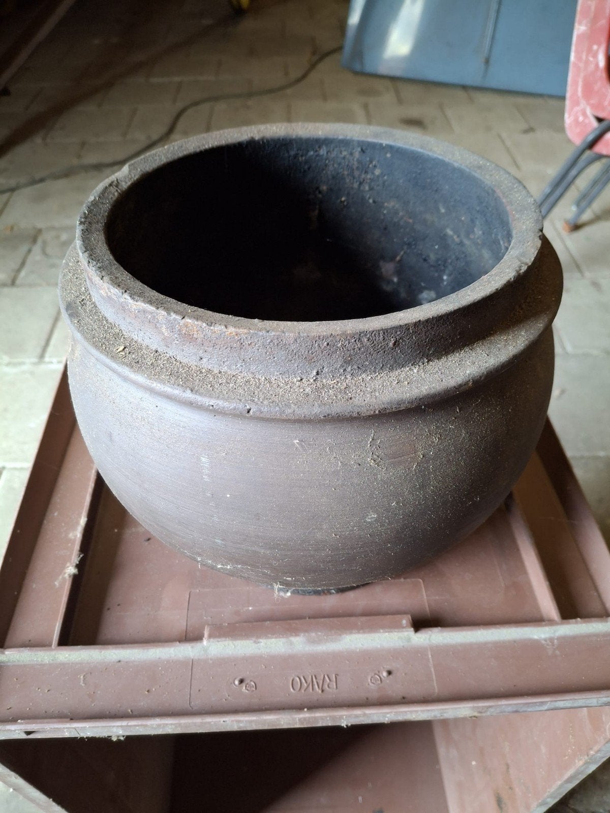 Gietijzeren pot voor plattebuiskachel., Ophalen, Gebruikt, Rond, Metaal