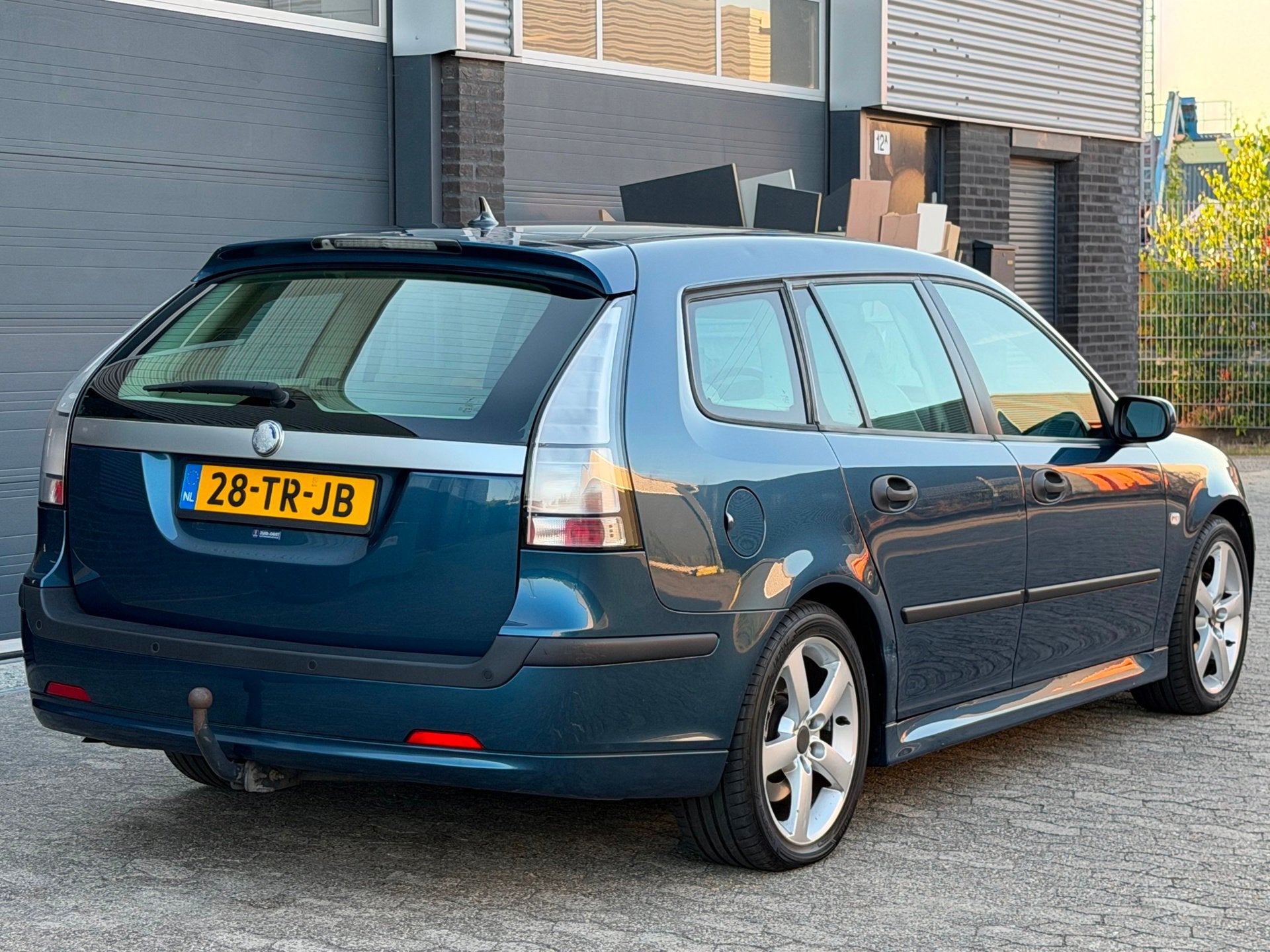 Saab 9-3 Sport Estate 2.0 T Vector M6 LEER NAVI PDC TREKHAAK, Auto's, Saab, Voorwielaandrijving, 1998 cc, Gebruikt, Beige