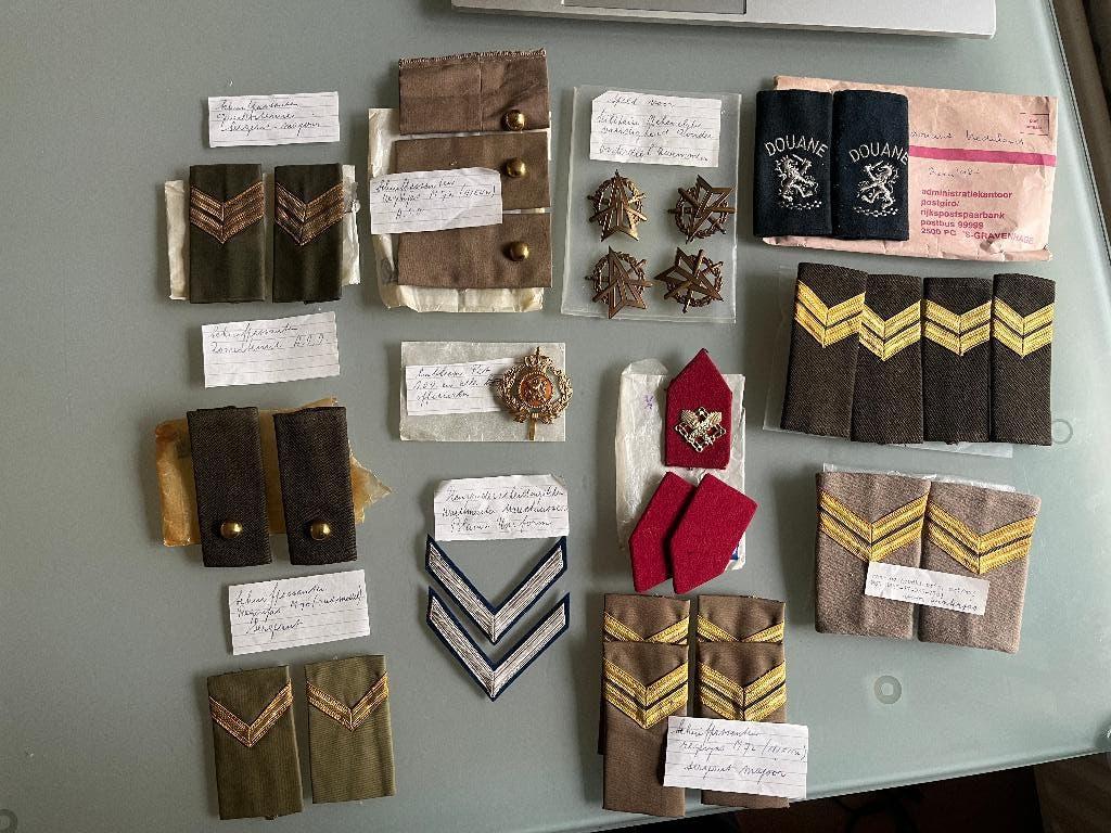 Grote verzameling Militaire rangen en emblemen, Ophalen, Overige soorten, Nederland, Embleem of Badge