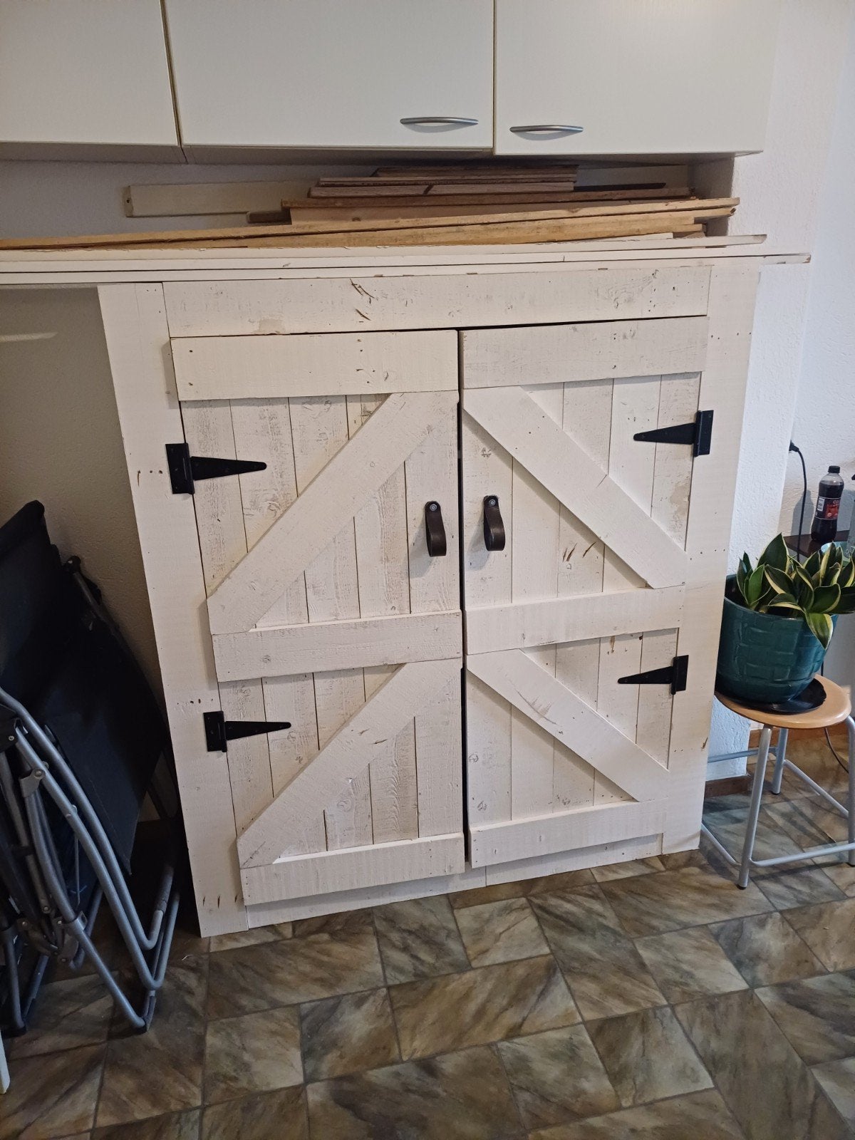 Handgemaakte kast van steigerhout met schuurdeuren, Huis en Inrichting, Kasten | Kledingkasten, Ophalen, 100 tot 150 cm, 50 tot 100 cm
