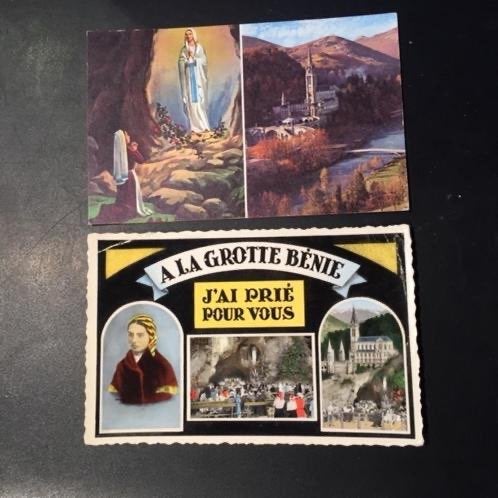 Lourdes la grotte Bénie. 2 ansichtkaarten., Ophalen of Verzenden, 1940 tot 1960, Gelopen, Overige thema's