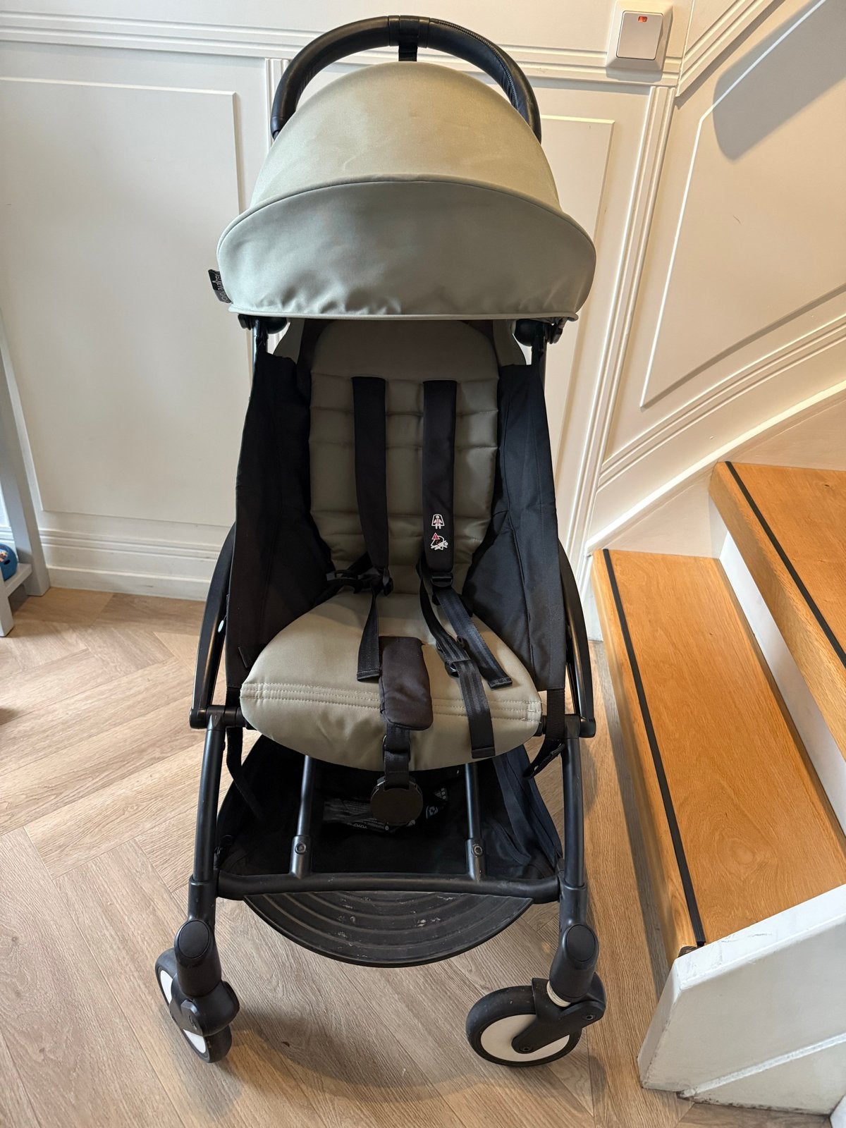 Stokke YoYo babyzen buggy leger groen, Ophalen, Zo goed als nieuw, Overige merken, Regenhoes