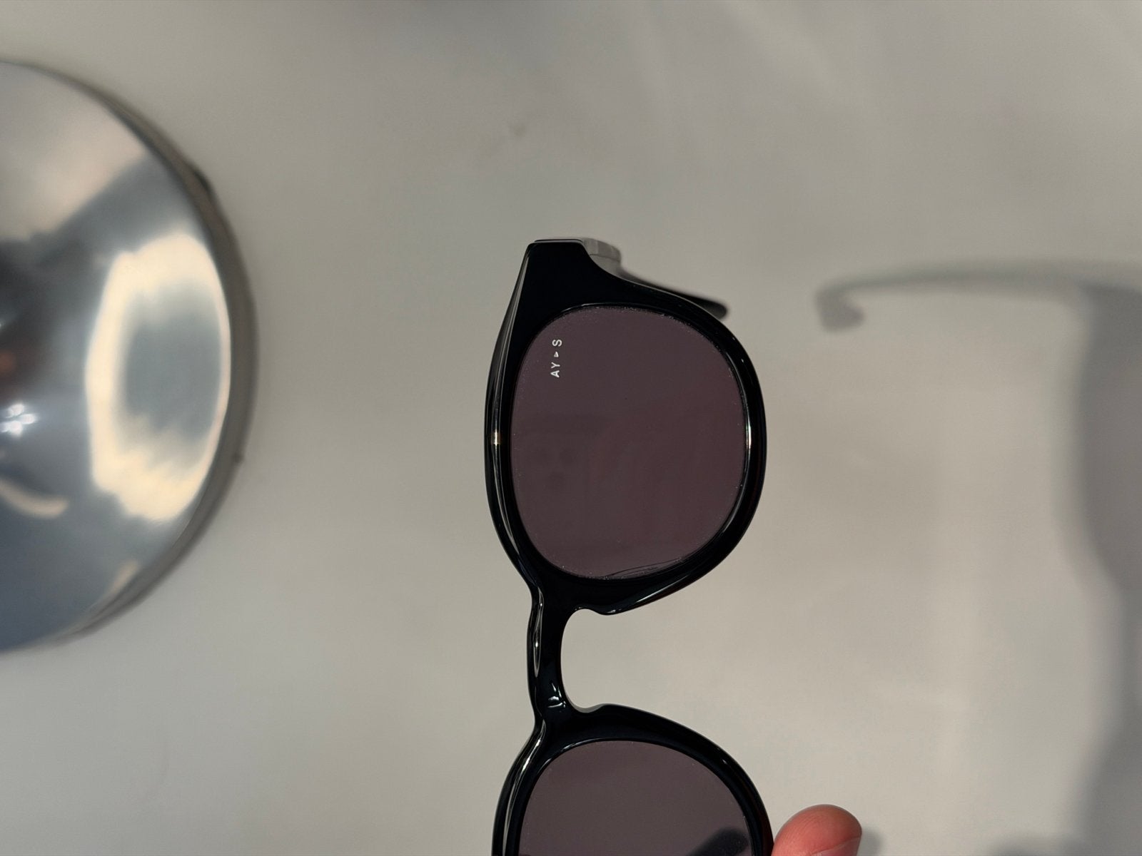 James AY Suede Zonnebril - Zo goed als nieuw, Sieraden, Tassen en Uiterlijk, Zonnebrillen en Brillen | Dames, Zo goed als nieuw