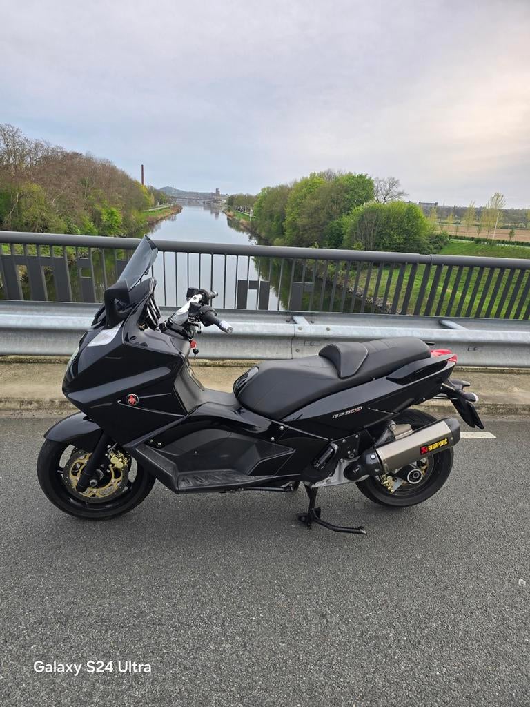 Gilera GP 800 Dark Edition - Krachtige Maxiscooter Akrapovic, Ophalen of Verzenden, Gebruikt, Benzine, Gilera