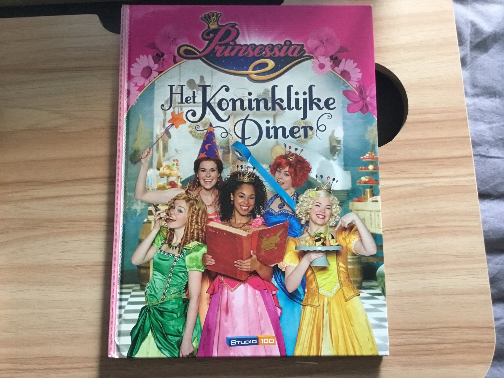 Boek prinsessia, Ophalen of Verzenden, Zo goed als nieuw, Fictie algemeen