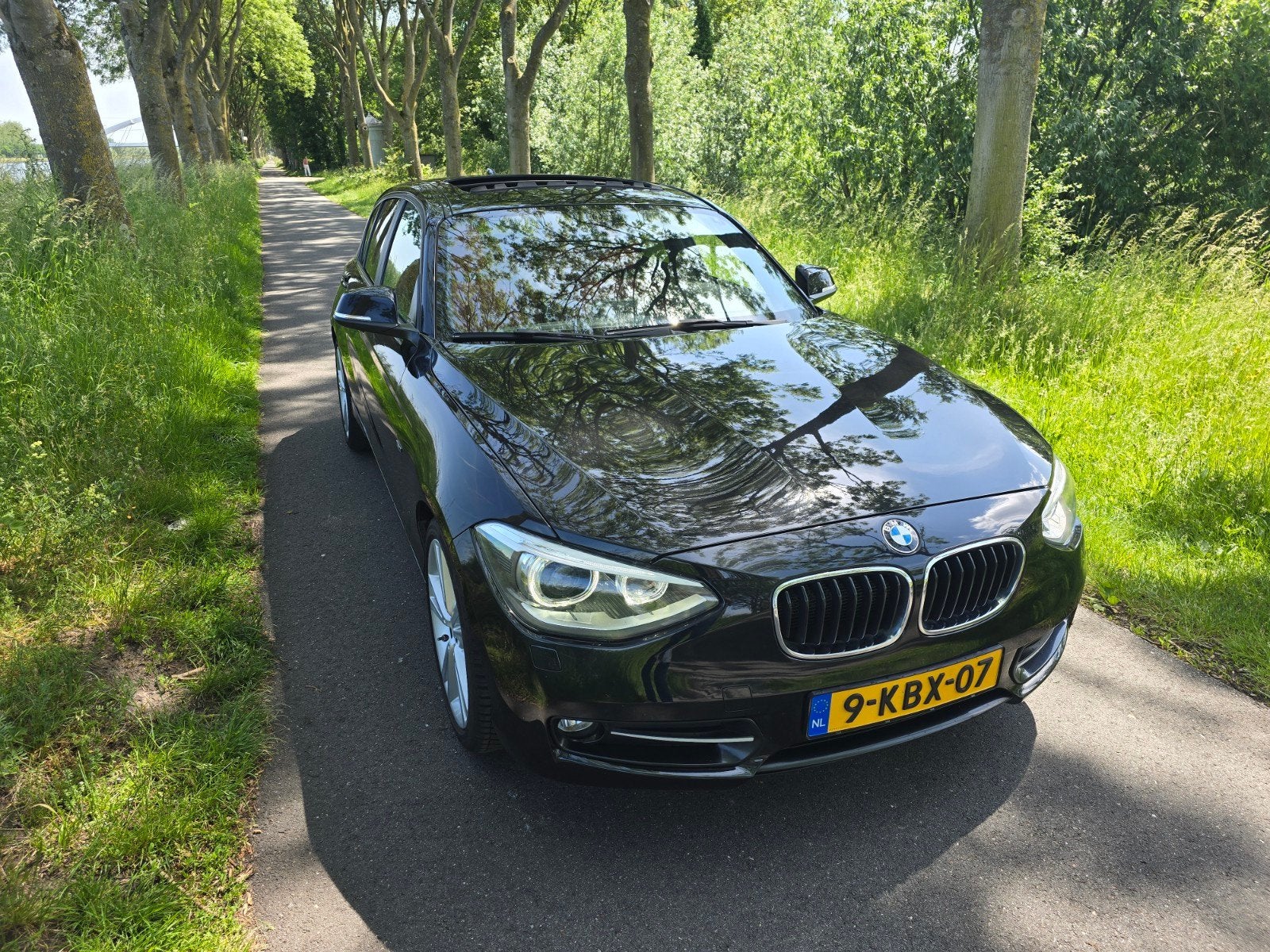 BMW 1-Serie 116I 100KW 5DR 2013 Zwart, Rood Leer Opendak!, Auto's, BMW, 1-Serie, 4 cilinders, Zwart, 19 km/l