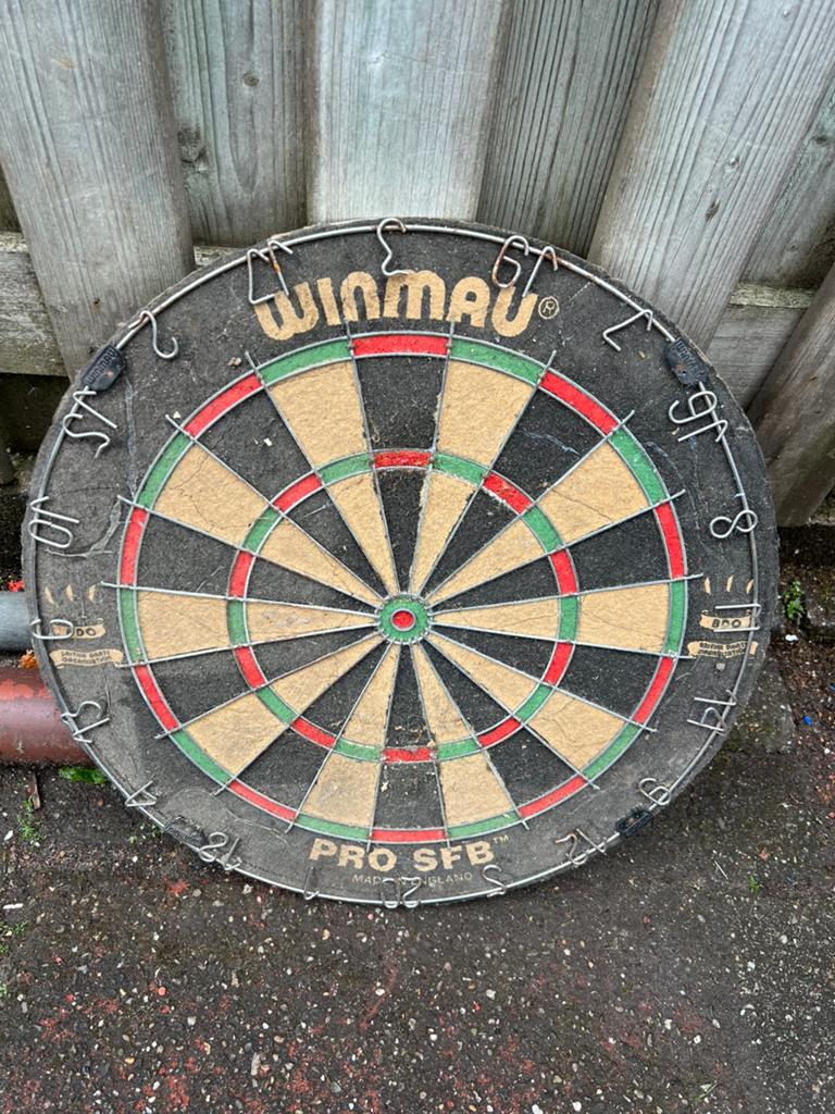2 dartborden, waarvan 1 in doos met gebruiksaanwijzing, Ophalen of Verzenden, Dartbord