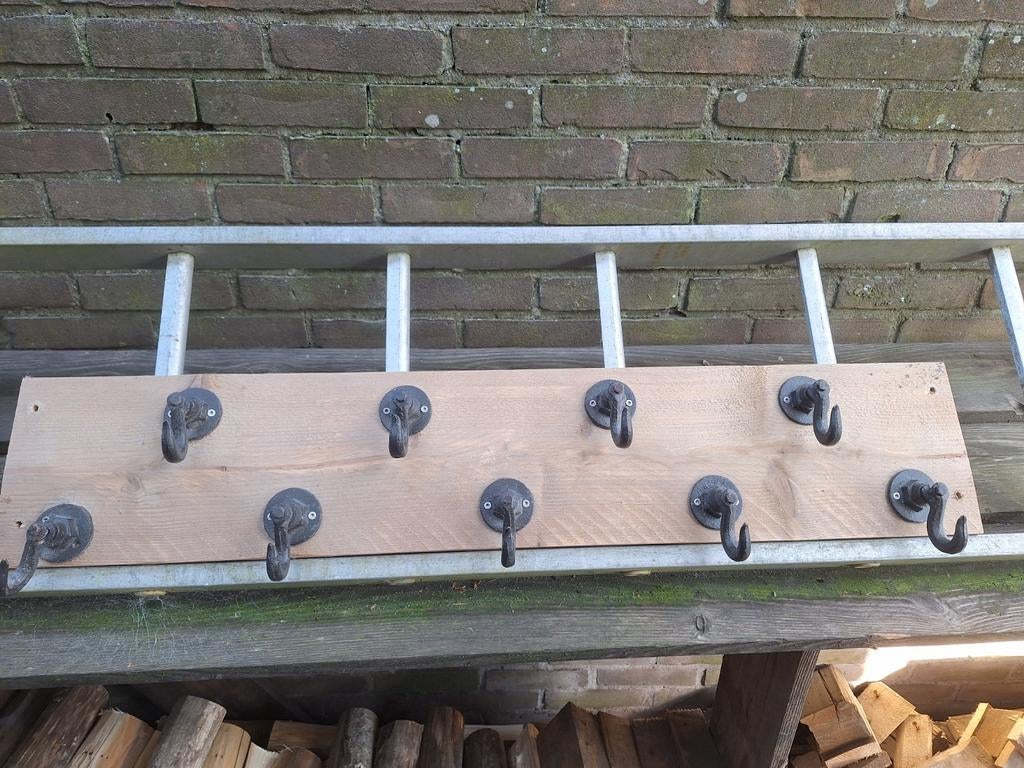 Houten wandkapstok met 8 gietijzeren haken, Huis en Inrichting, Woonaccessoires | Kapstokken, Gebruikt, Minder dan 100 cm, Hout