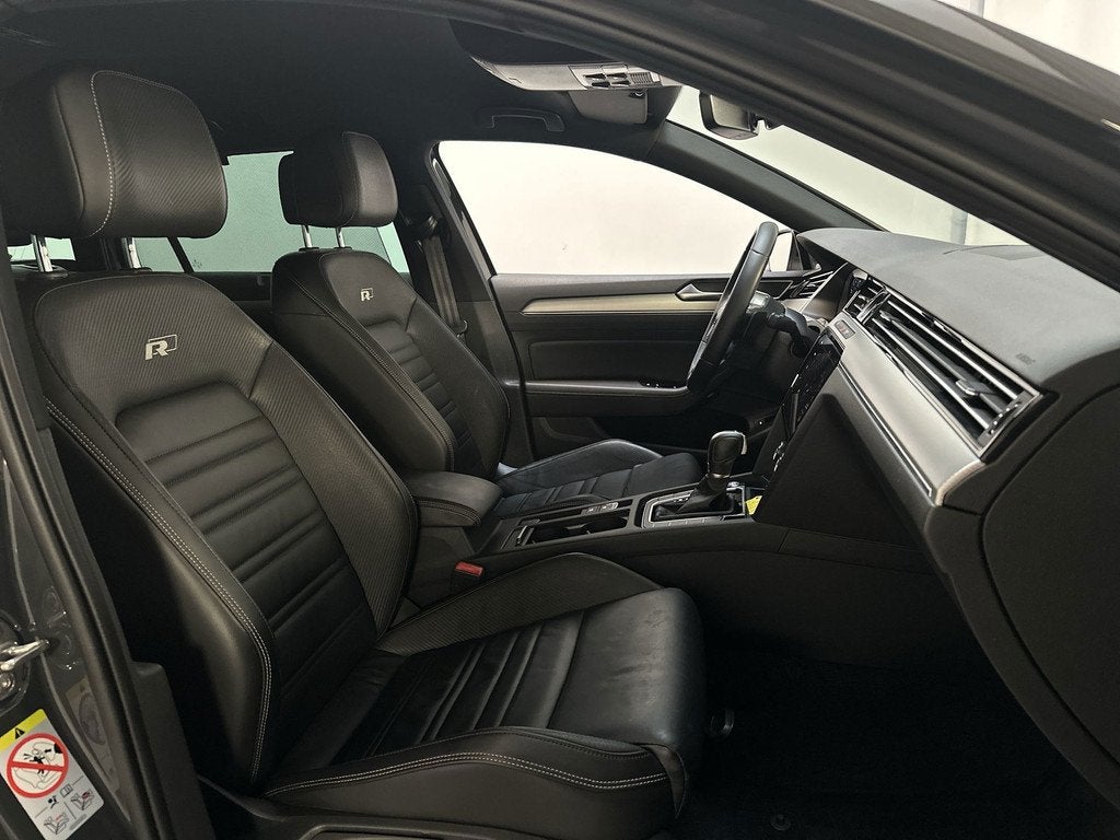 Volkswagen Passat Variant 1.5 TSI 150pk DSG Highline Busines, Auto's, Volkswagen, 730 kg, 4 cilinders, 1600 kg, Zilver of Grijs