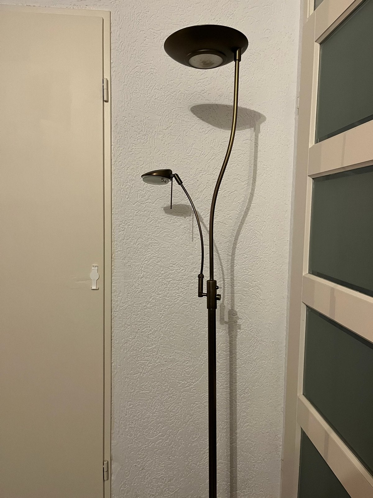 Moderne bronzen vloerlamp met leeslamp, Ophalen of Verzenden, Gebruikt, Metaal, 150 tot 200 cm